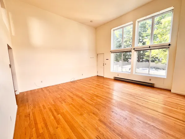 287 Saint John St #4, New Haven, CT 06511