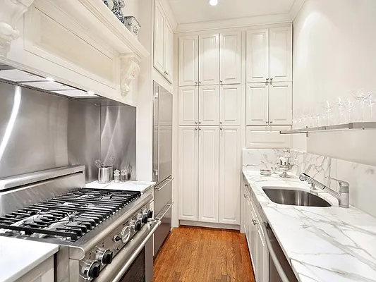 Sold by Sotheby's International Realty | media 13