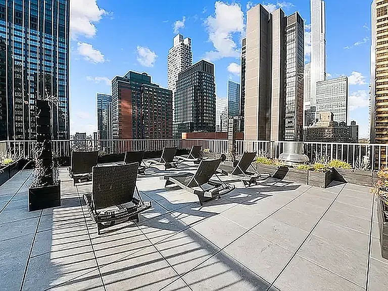 150 W 51st St #1420 — Photo 17