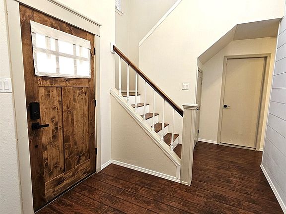 2nd image of 3103 La Tierra Dr