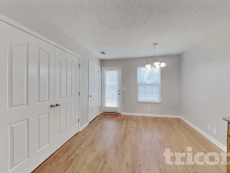 1258 Tiree Dr — Photo 4