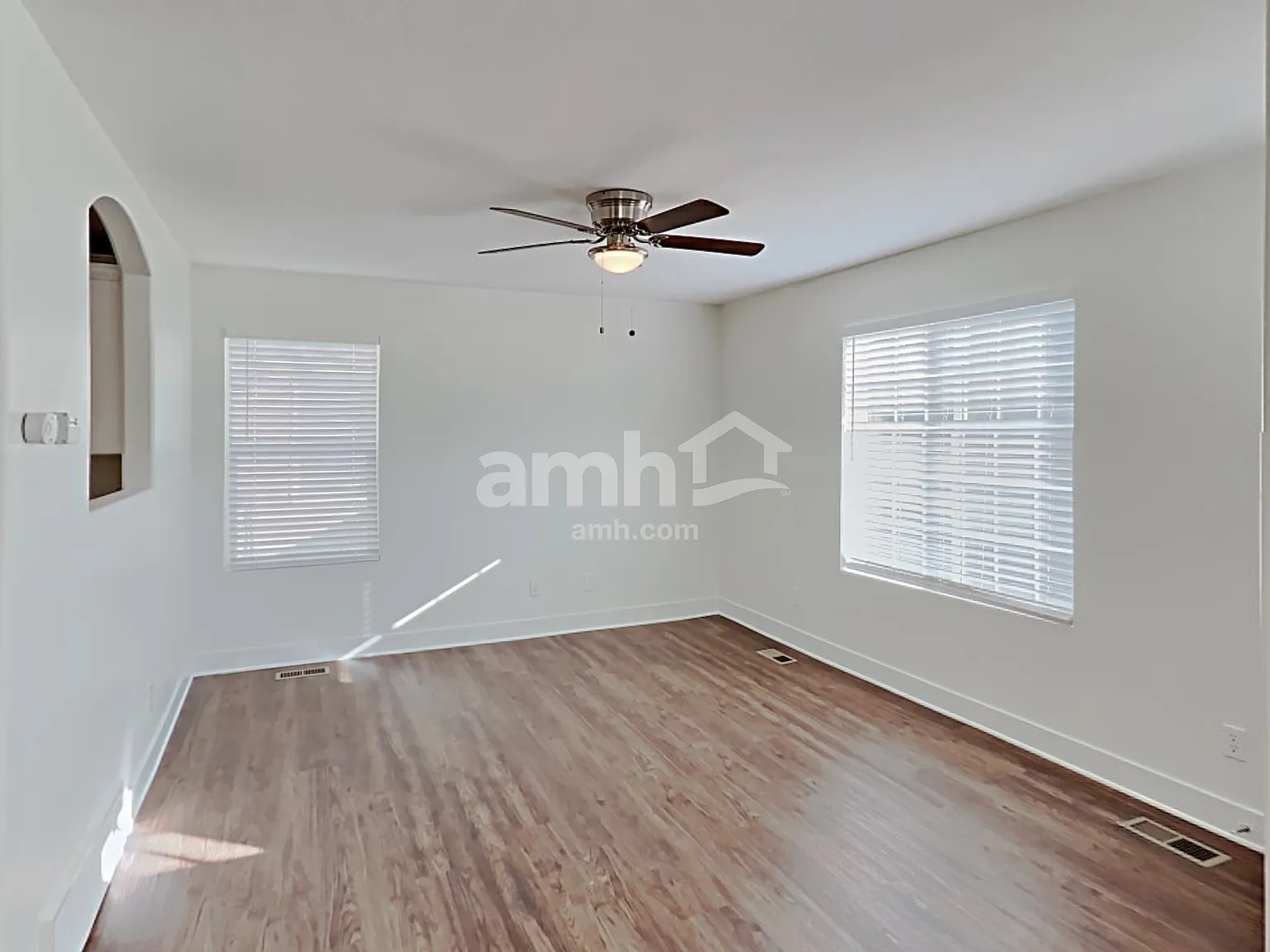 4 bed, 3.0 bath, 1934 sqft, $2,165 — Photo 4