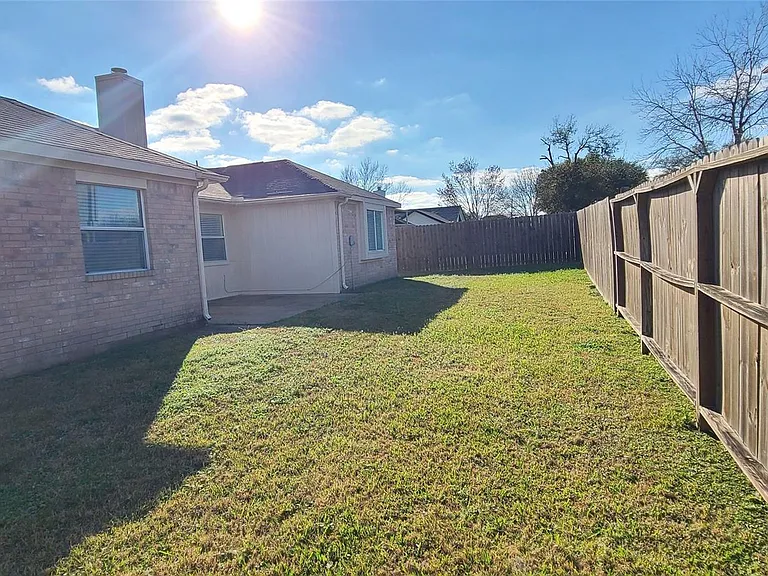 19330 Larissa Dr — Photo 30