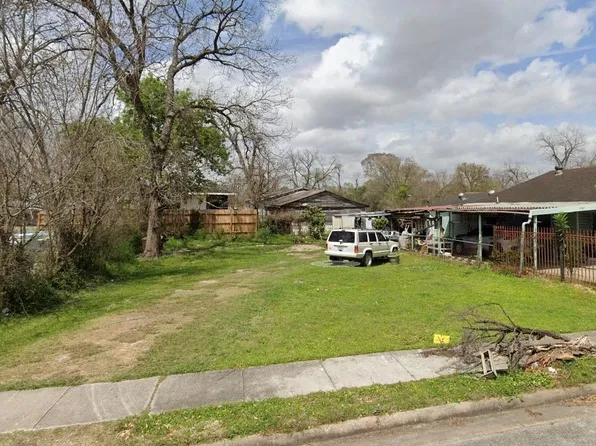 5103 Evella St, Houston, TX 77026