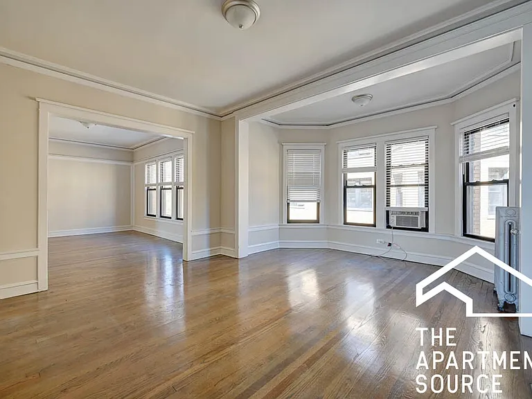 2426 N Sawyer Ave #2E — Photo 1