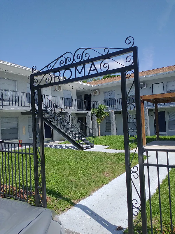 Roma on Dale Mabry II — Photo 3