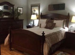 75 N Woodhull Rd, Huntington, NY 11743