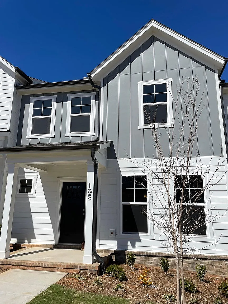 3 bed, 1938 sqft, $2,350 — Photo 1