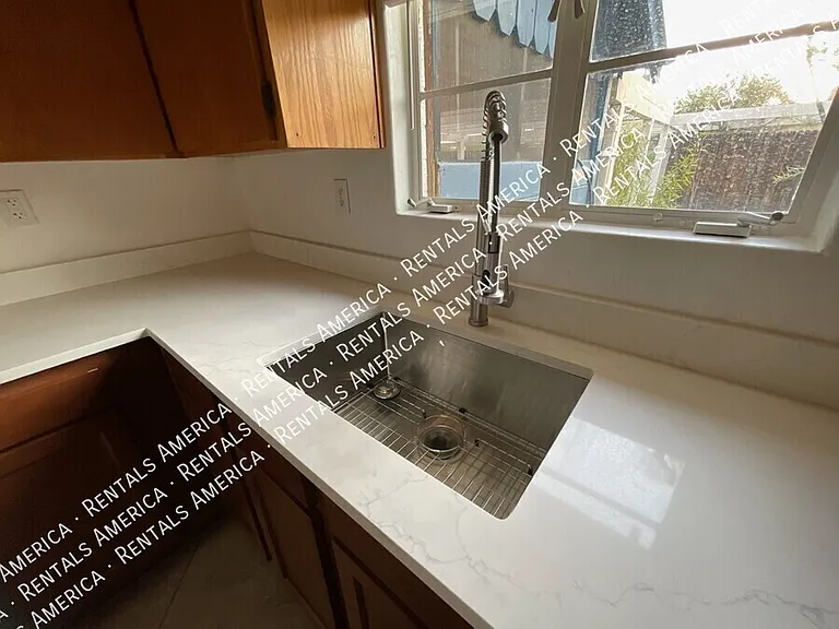 3733 N Mountain Ave #A — Photo 9
