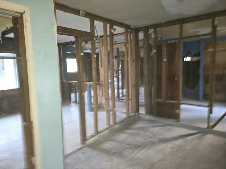 728 Schirmeyer St — Photo 8