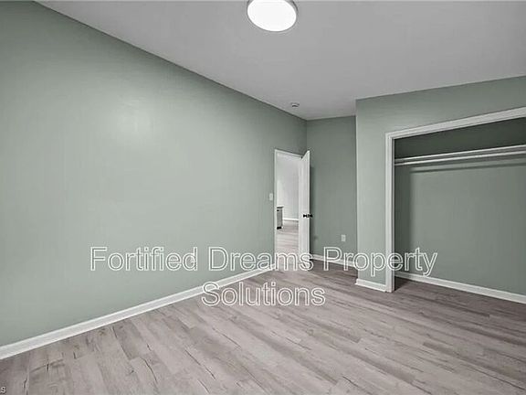 5th image of 608 Montgomery St Unit B