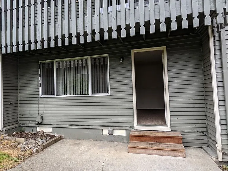 Royal Crest Townhomes — Photo 57