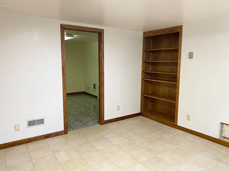 1456 Franklin Ave — Photo 12