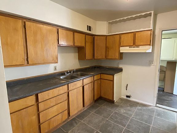 3rd image of 843 Murray Ave