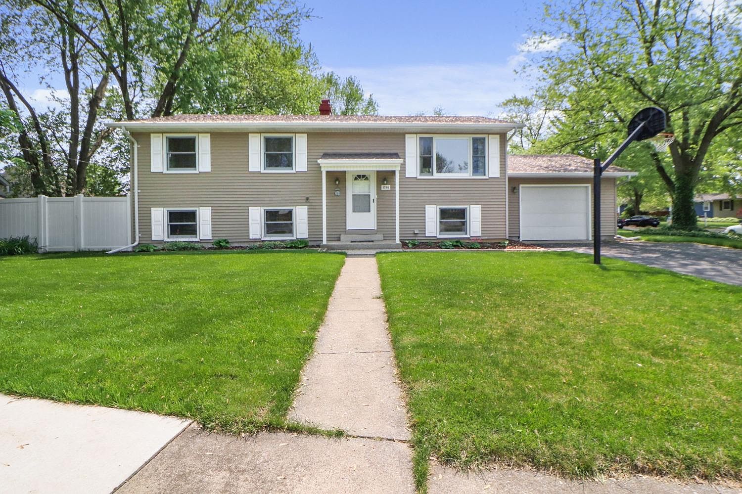 1706 McCord Rd, Valparaiso, IN 46383 Zillow