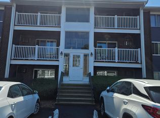8 Woodcrest Ct APT 4, Weymouth, MA 02190