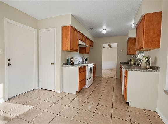 4th image of 206 W Queens Dr