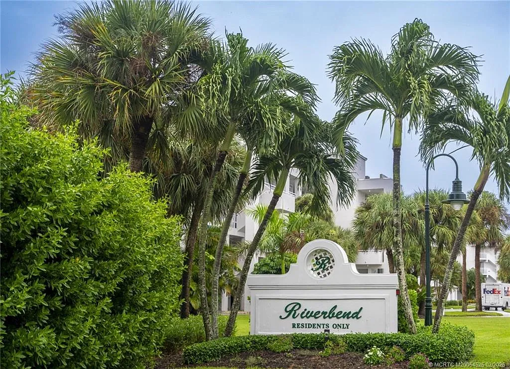 3 bed, 2.5 bath, 1950 sqft, $3,900 — Photo 1