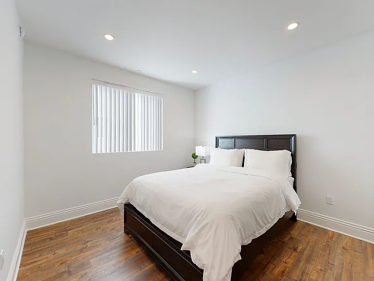 907 S Shenandoah St #101 — Photo 16