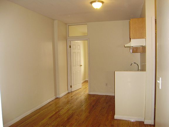 4th image of 1721 Lexington Ave APT 5