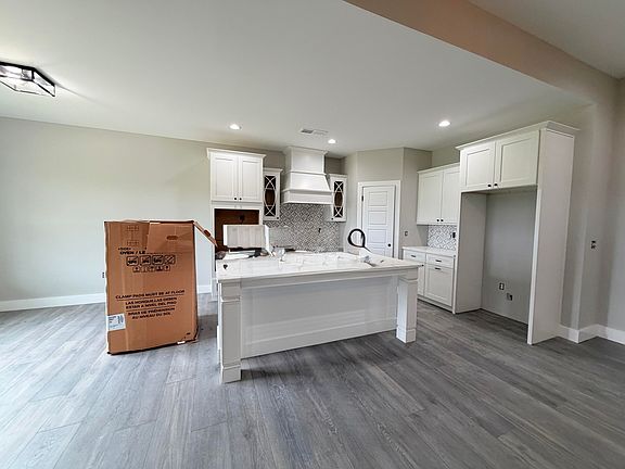 5th image of 213 Carhartt Dr