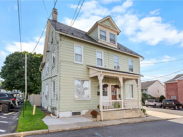55 S Cedar St, Nazareth, PA 18064