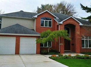 2401 N De Cook Ct, Park Ridge, IL 60068