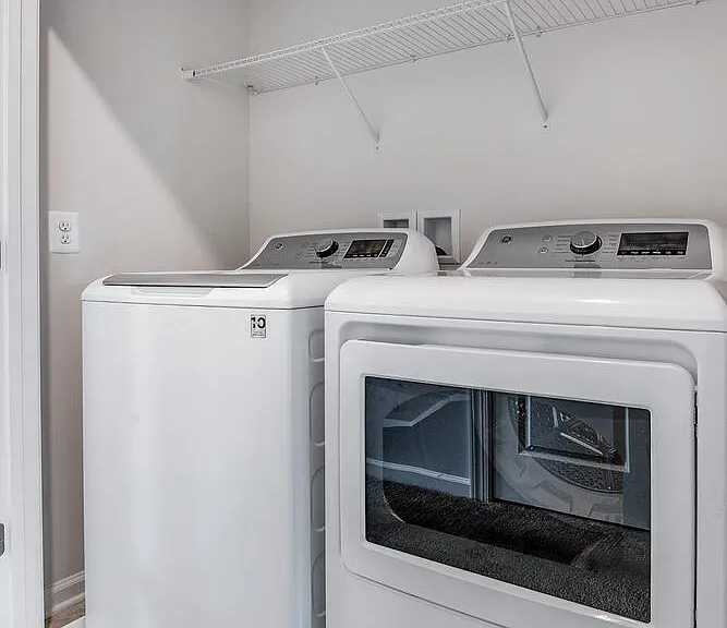 4725 Cherokee St — Photo 32