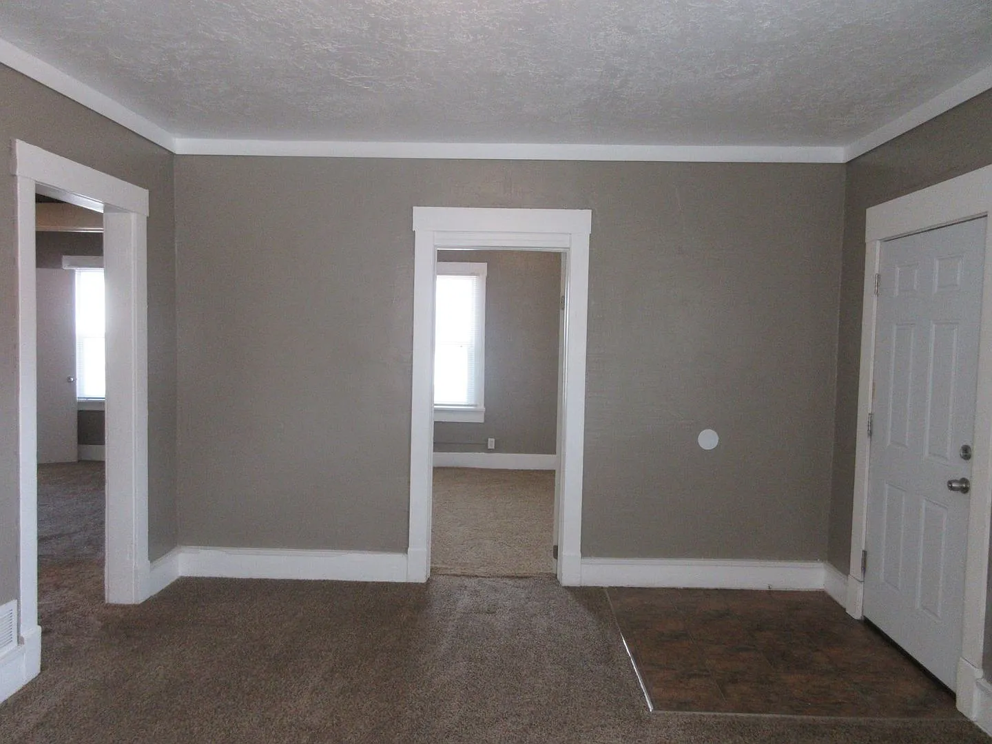 Move-In Discount $195.00 2 bed, 1 bath Upstairs Apartment in Vintage Home — Photo 3
