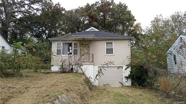 1st image of 379 Bluff Dr