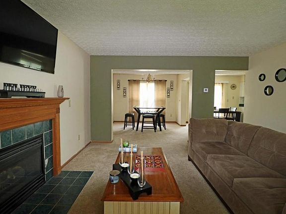 5th image of 7825 Fairfax Loop Dr