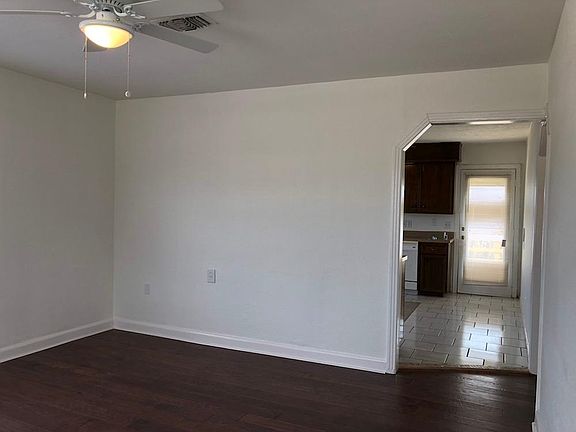 3rd image of 3602 Princeton St #Up