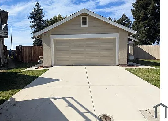 3 bed, 1202 sqft, $3,377 — Photo 1