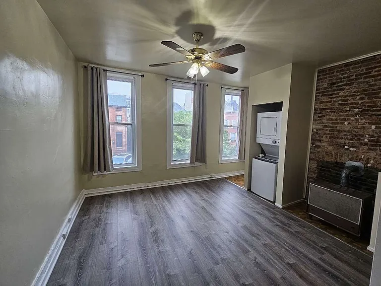 1200 S Clinton St #2 — Photo 2