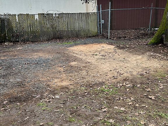 4th image of 1418 E Lincoln St