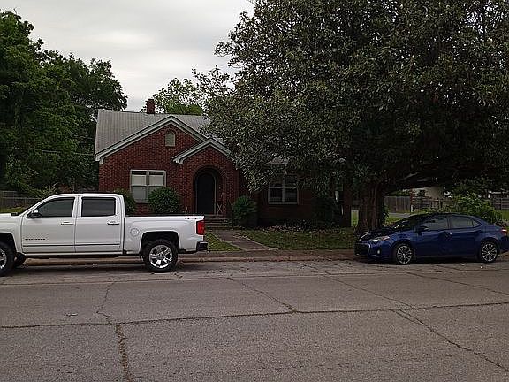 3rd image of 502 W Hale Ave