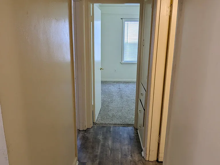1066 Howard St SE — Photo 15
