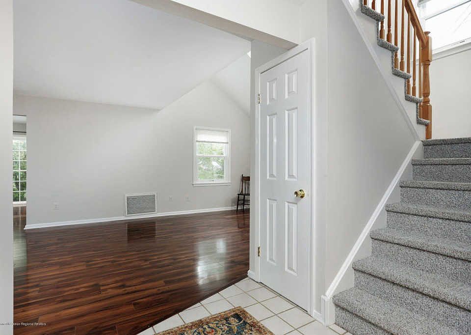 1st image of 4 Stowe Ct
