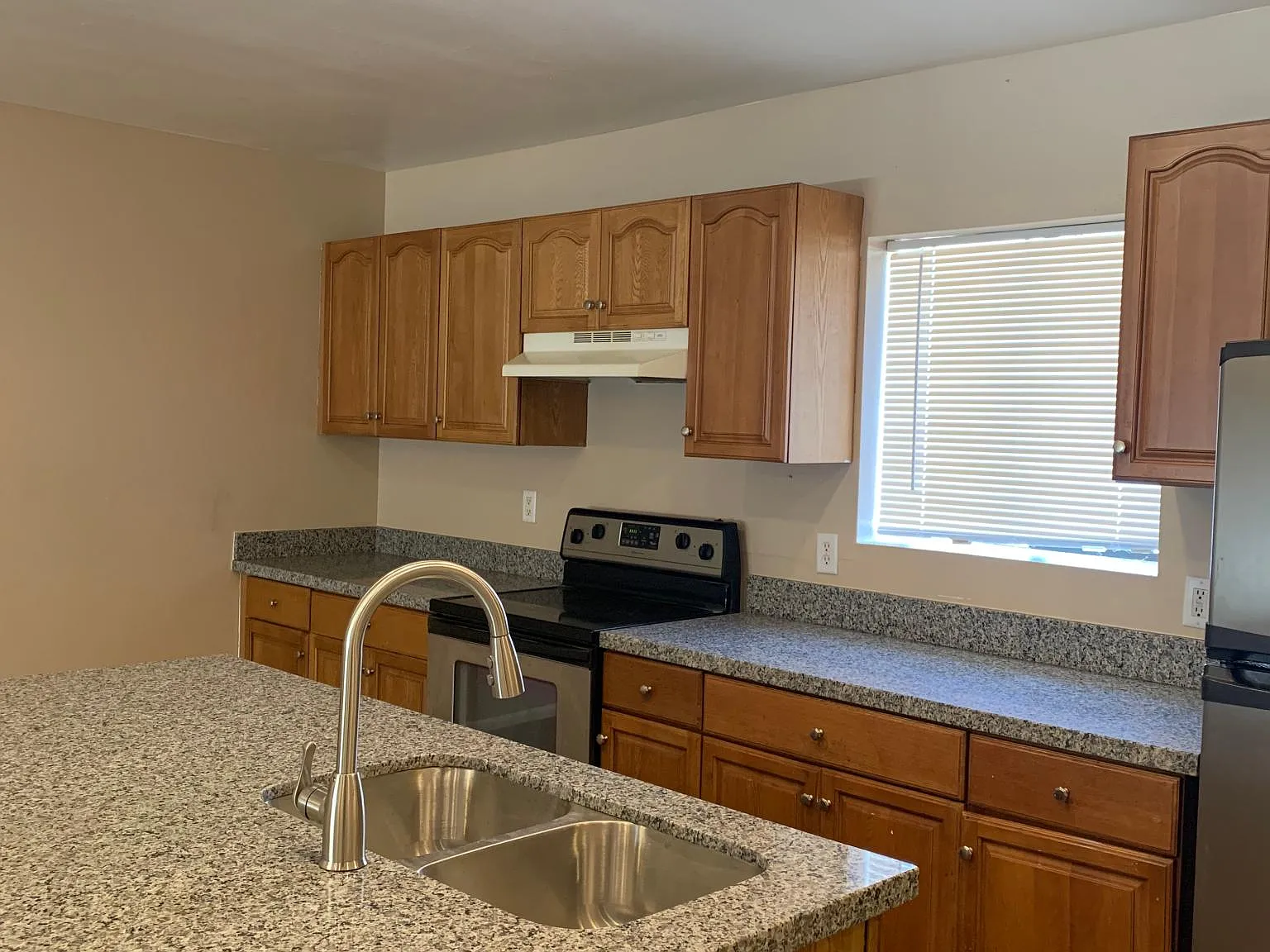 3 bed, 1100 sqft, $1,350 — Photo 2