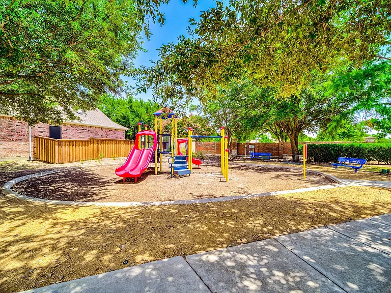 8574 Robertson Dr — Photo 15