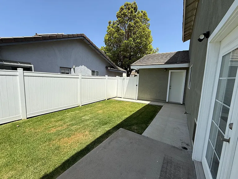 430 Carnation Pl — Photo 34