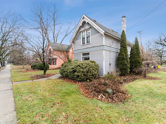 3rd image of 33925 Grand River Ave