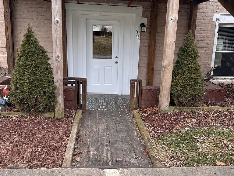 565 Montgomery St #A — Photo 6