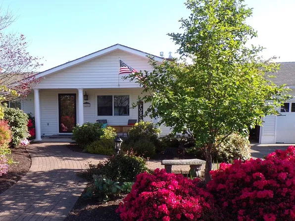 1209 East St, Independence, OR 97351