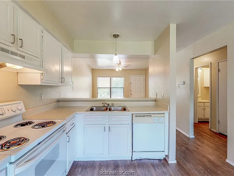 303 Manuel Dr #C — Photo 3