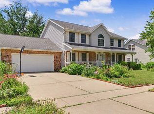 2705 Pine Valley Dr, Champaign, IL 61822