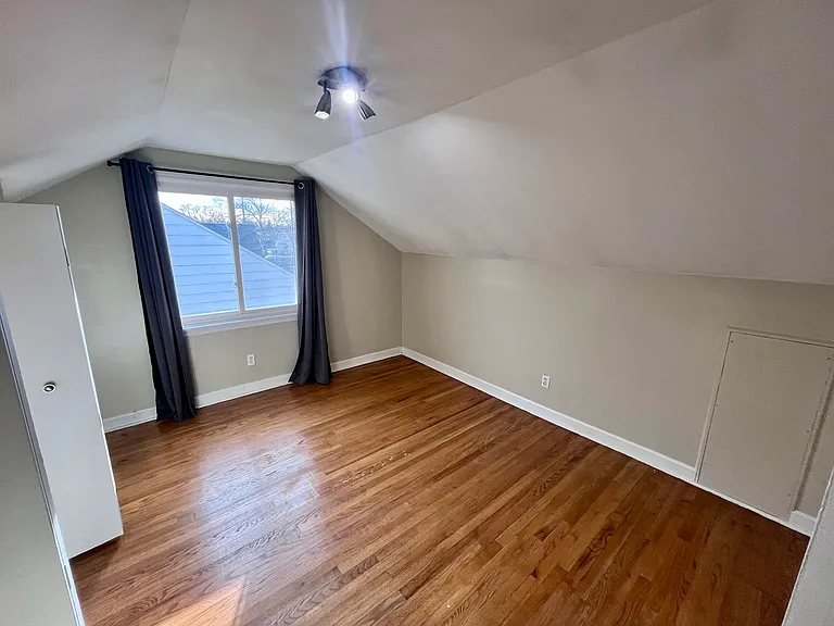 1876 Hyland St — Photo 5