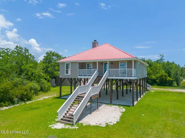 4284 34th St, Bay Saint Louis, MS 39520