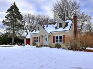 390 Broadbridge Rd, Bridgeport, CT 06610