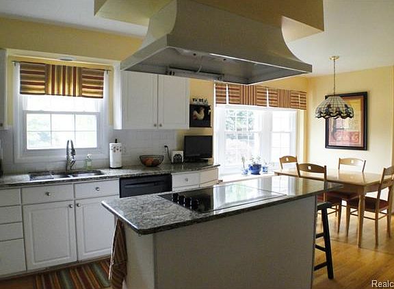 3rd image of 34167 Glouster Cir